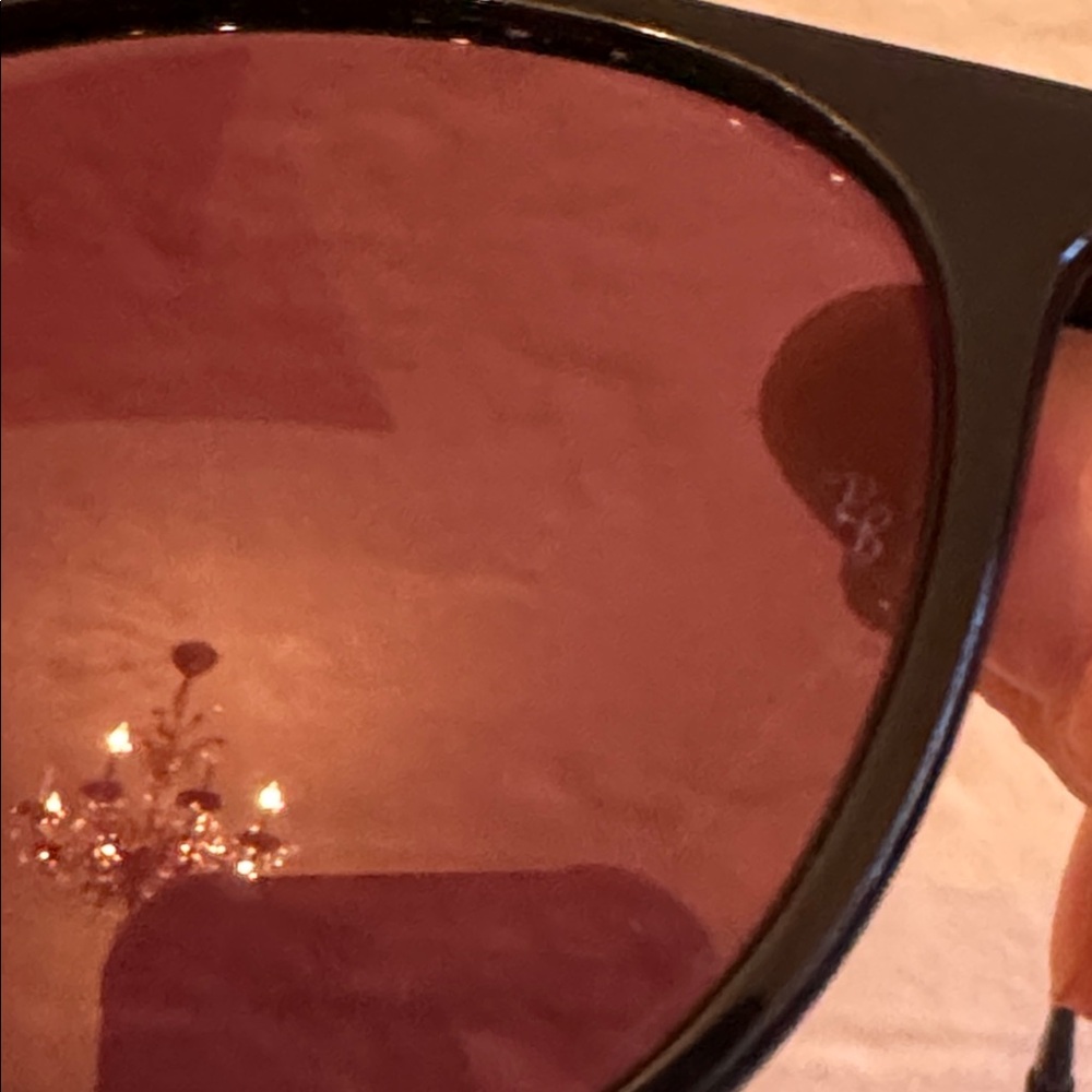Authentic Ray Ban Erika polarized sunglasses - Picture 6 of 12